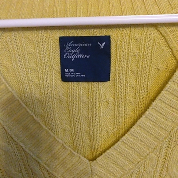 American Eagle knit women's sweater size Medium (J3) - Picture 2 of 3